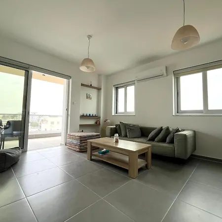 Top Floor Luxury 1bedroom With Sea View In Center Lárnaca